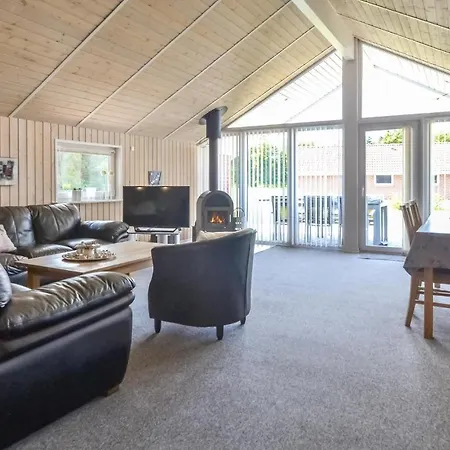 Amazing In W/ Sauna And 4 Bedrooms *