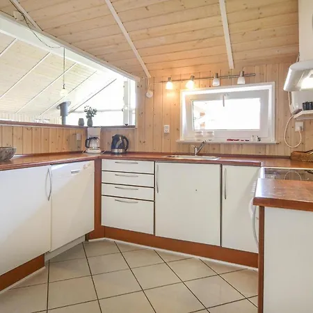 Dom wakacyjny Amazing In W/ Sauna And 4 Bedrooms *